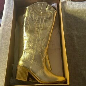 Women’s size 8.5 - Dirty Laundry Gold cowgirl boots NWT!